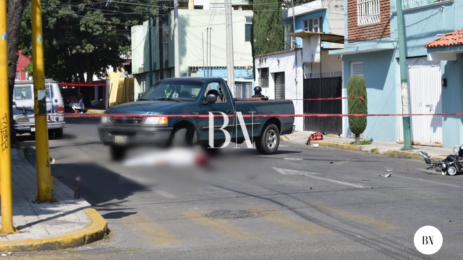 Impactan a motociclista y muere, en Toluca